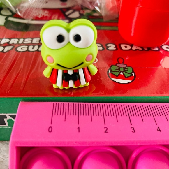 Hello Kitty Stickers & Memo Book with bonus items 🌲 - Picture 12 of 13